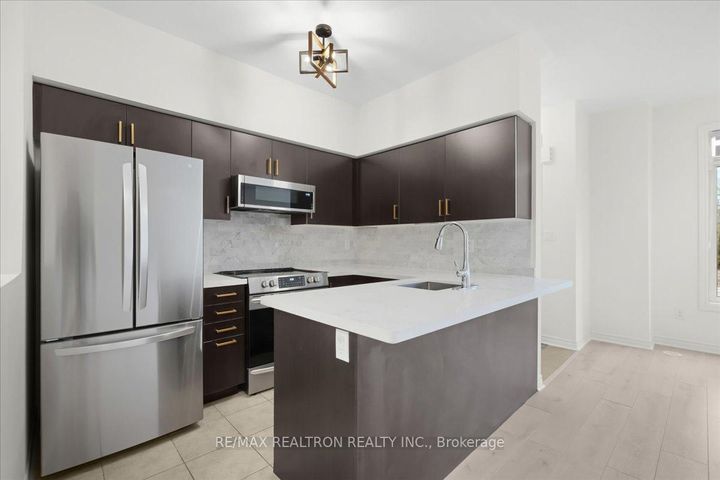 Photo 8 at 17 - 8 Eaton Park Lane, L'Amoreaux, Toronto