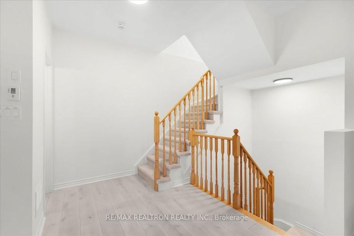 Photo 13 at 17 - 8 Eaton Park Lane, L'Amoreaux, Toronto