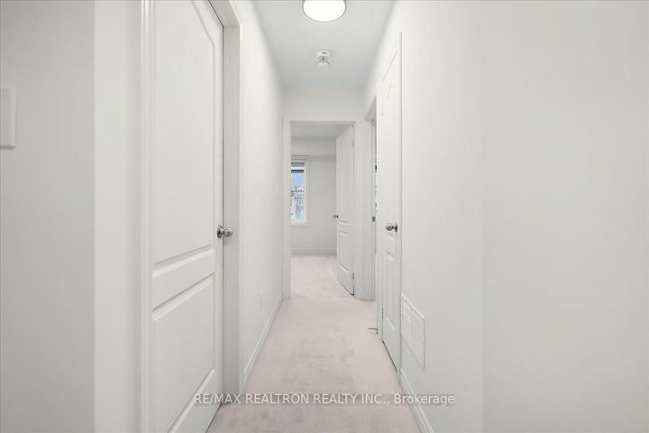 Photo 15 at 17 - 8 Eaton Park Lane, L'Amoreaux, Toronto