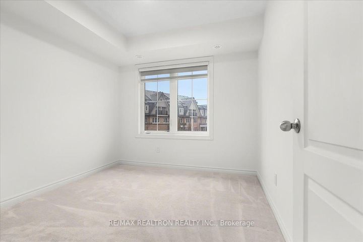 Photo 16 at 17 - 8 Eaton Park Lane, L'Amoreaux, Toronto