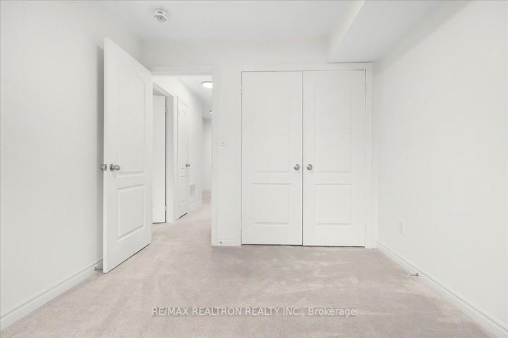 Photo 18 at 17 - 8 Eaton Park Lane, L'Amoreaux, Toronto