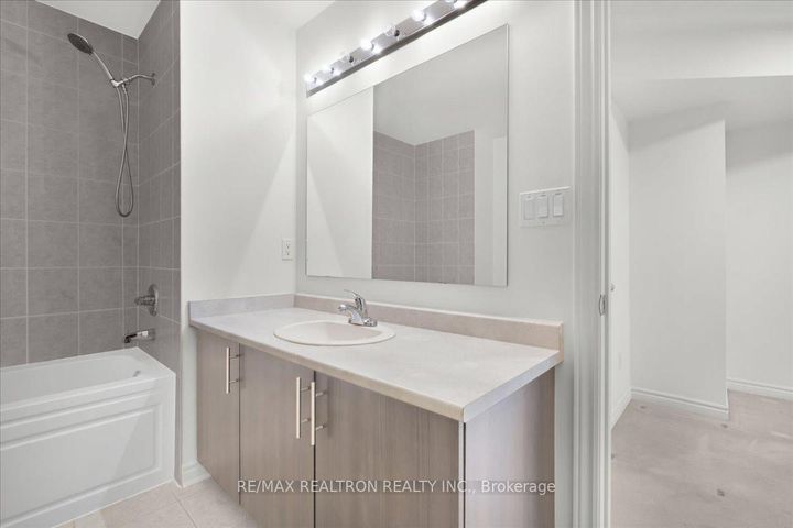 Photo 34 at 17 - 8 Eaton Park Lane, L'Amoreaux, Toronto