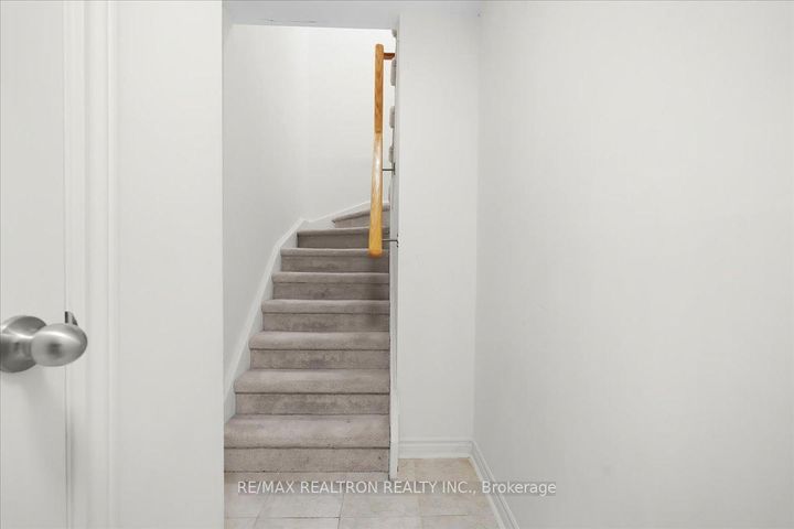 Photo 35 at 17 - 8 Eaton Park Lane, L'Amoreaux, Toronto