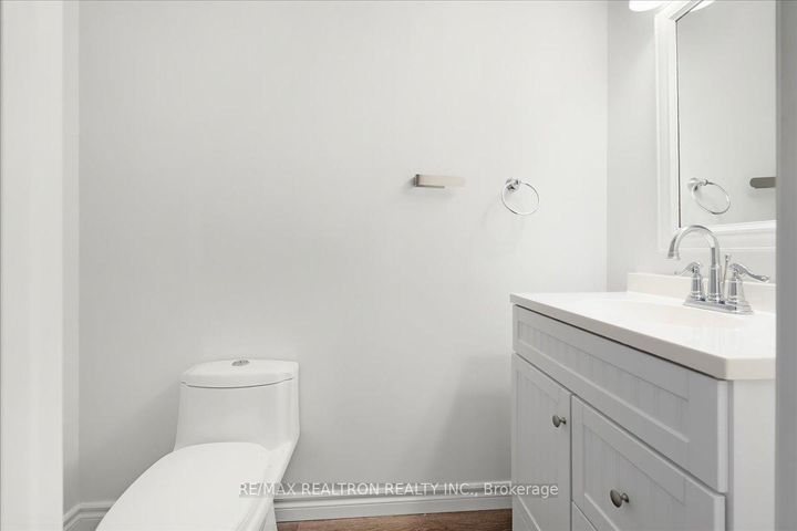 Photo 36 at 17 - 8 Eaton Park Lane, L'Amoreaux, Toronto