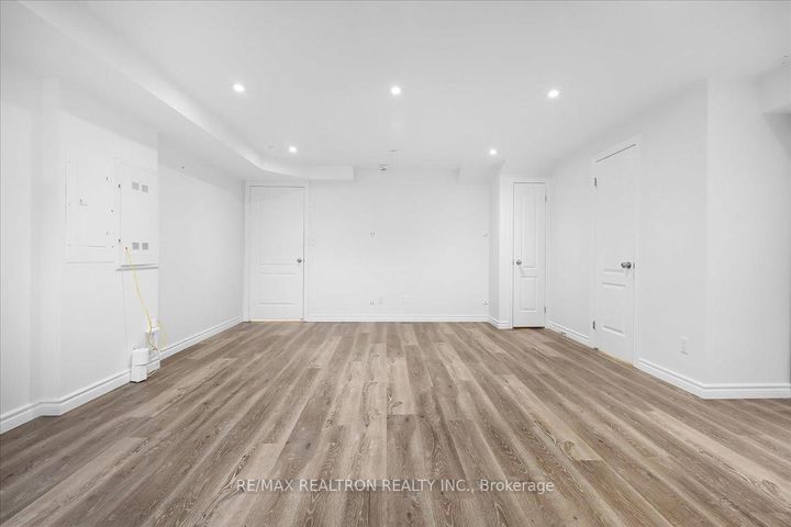 Photo 39 at 17 - 8 Eaton Park Lane, L'Amoreaux, Toronto