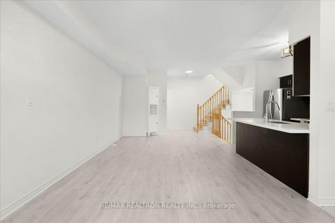 Photo 5 at 17 - 8 Eaton Park Lane, L'Amoreaux, Toronto