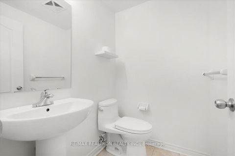 Photo 12 at 17 - 8 Eaton Park Lane, L'Amoreaux, Toronto