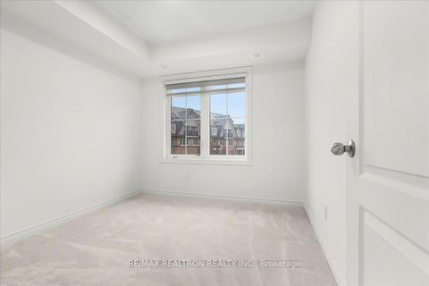 Photo 16 at 17 - 8 Eaton Park Lane, L'Amoreaux, Toronto