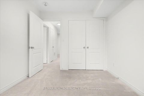 Photo 18 at 17 - 8 Eaton Park Lane, L'Amoreaux, Toronto