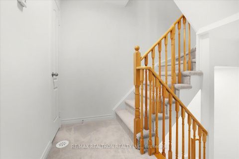 Photo 26 at 17 - 8 Eaton Park Lane, L'Amoreaux, Toronto