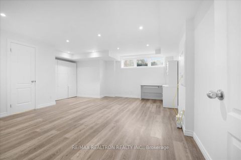 Photo 37 at 17 - 8 Eaton Park Lane, L'Amoreaux, Toronto