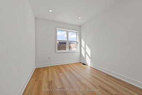 Photo 11 at 340 Albany Avenue, Casa Loma, Toronto