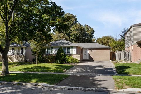 Photo 1 at 30 Bledlow Manor Drive, Guildwood, Toronto