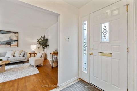 Photo 2 at 30 Bledlow Manor Drive, Guildwood, Toronto