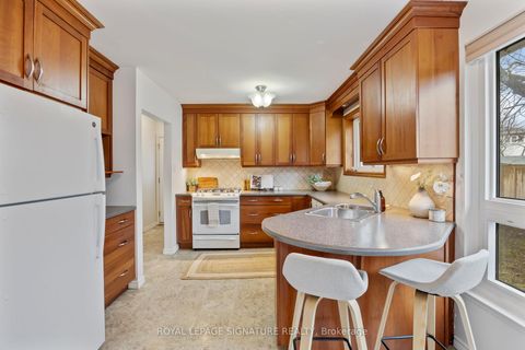 Photo 7 at 30 Bledlow Manor Drive, Guildwood, Toronto