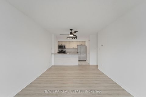 Photo 13 at 109 - 106 Aspen Springs Drive, Bowmanville, Clarington