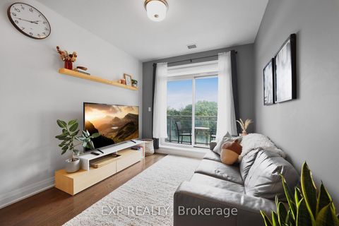 Photo 2 at 602A - 15277 Yonge Street, Aurora Village, Aurora