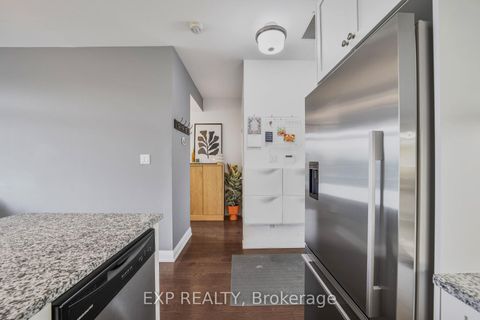 Photo 7 at 602A - 15277 Yonge Street, Aurora Village, Aurora