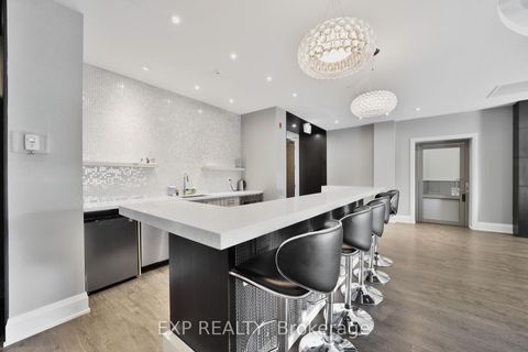 Photo 19 at 602A - 15277 Yonge Street, Aurora Village, Aurora