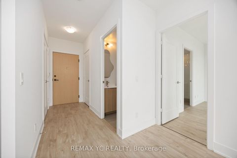 Photo 11 at 801 - 1 Belsize Drive, Mount Pleasant West, Toronto