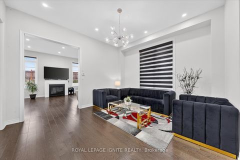 Photo 11 at 308 Windfields Farm Drive W, Windfields, Oshawa