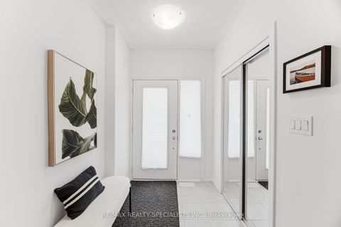 Photo 4 at 162 Vantage Loop, Woodland Hill, Newmarket