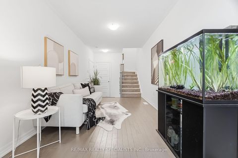 Photo 5 at 162 Vantage Loop, Woodland Hill, Newmarket