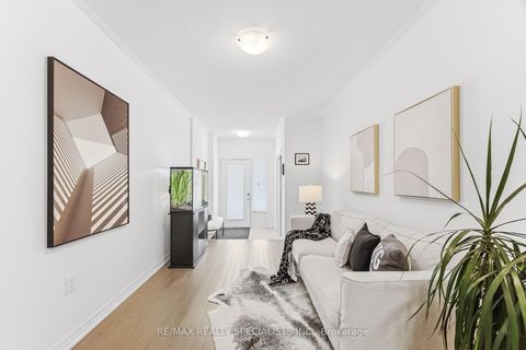 Photo 7 at 162 Vantage Loop, Woodland Hill, Newmarket