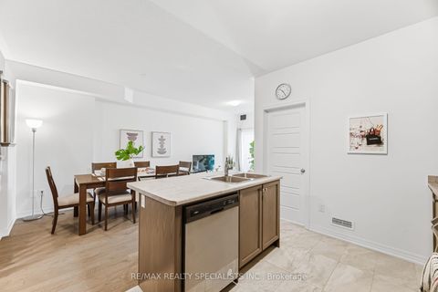 Photo 10 at 162 Vantage Loop, Woodland Hill, Newmarket