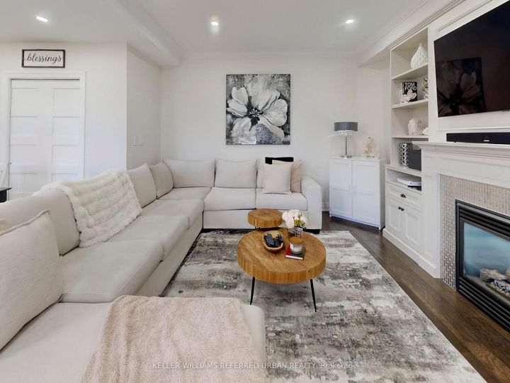 Photo 5 at 208 Maria Antonia Road, Vellore Village, Vaughan