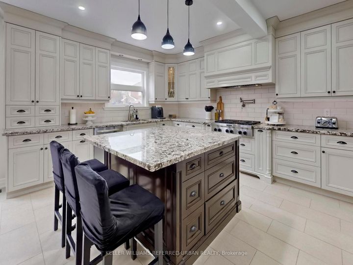 Photo 12 at 208 Maria Antonia Road, Vellore Village, Vaughan