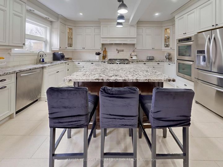 Photo 14 at 208 Maria Antonia Road, Vellore Village, Vaughan