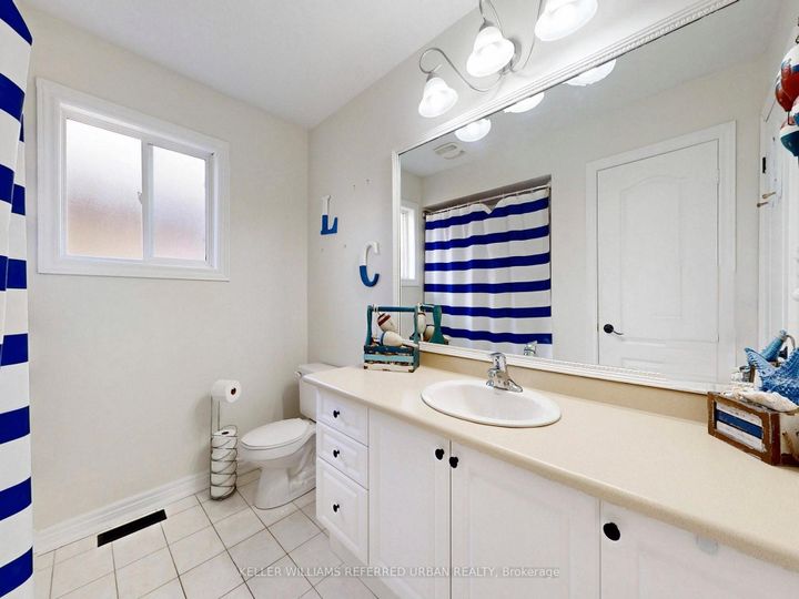 Photo 31 at 208 Maria Antonia Road, Vellore Village, Vaughan