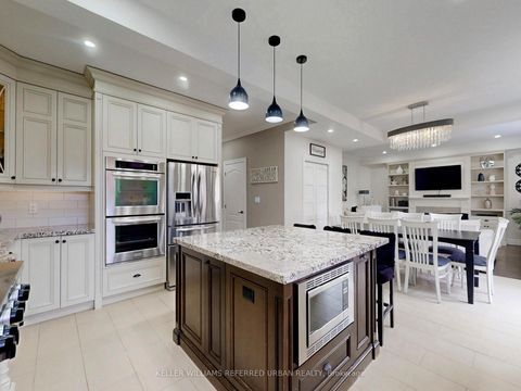 Photo 11 at 208 Maria Antonia Road, Vellore Village, Vaughan