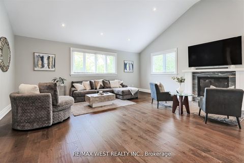 Photo 8 at 18 Windy Ridge Drive, Scarborough Village, Toronto