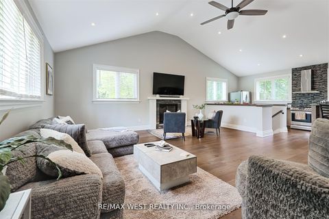 Photo 10 at 18 Windy Ridge Drive, Scarborough Village, Toronto