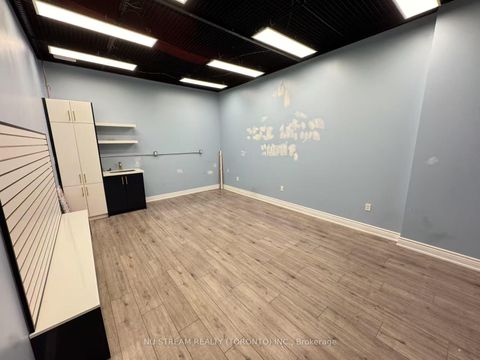 Photo 4 at 59 - 384 Yonge Street, Bay Street Corridor, Toronto