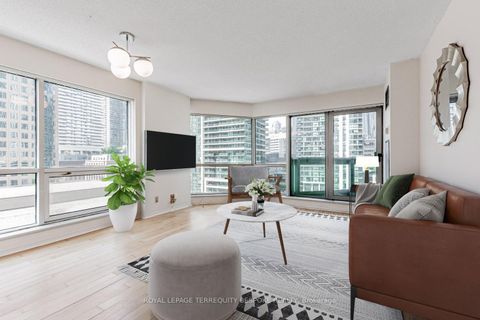 Photo 3 at 811 - 10 Queens Quay W, Waterfront Communities C1, Toronto