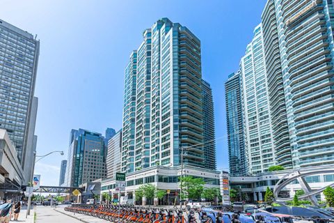 Photo 4 at 811 - 10 Queens Quay W, Waterfront Communities C1, Toronto