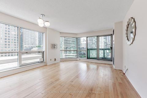 Photo 10 at 811 - 10 Queens Quay W, Waterfront Communities C1, Toronto