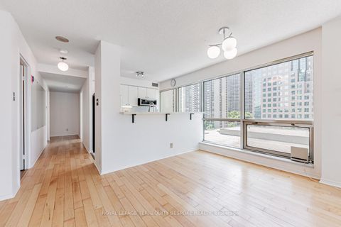 Photo 12 at 811 - 10 Queens Quay W, Waterfront Communities C1, Toronto