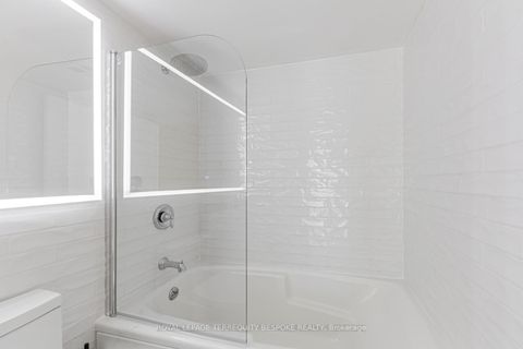 Photo 19 at 811 - 10 Queens Quay W, Waterfront Communities C1, Toronto