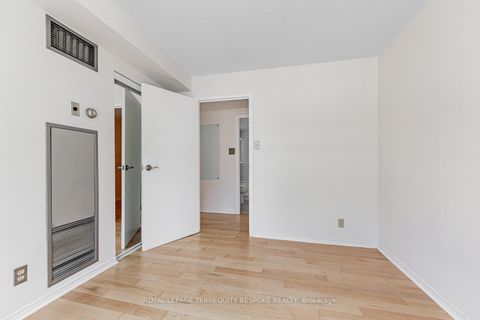 Photo 24 at 811 - 10 Queens Quay W, Waterfront Communities C1, Toronto