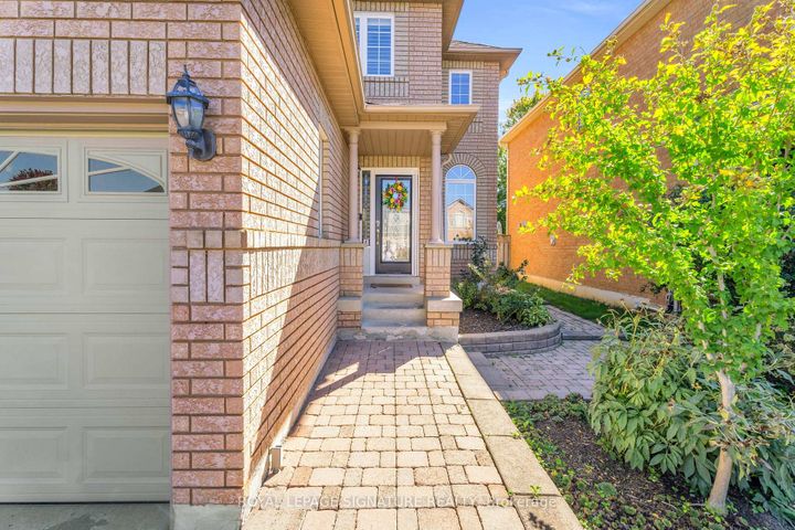 Photo 1 at 21 Bushberry Road, Snelgrove, Brampton