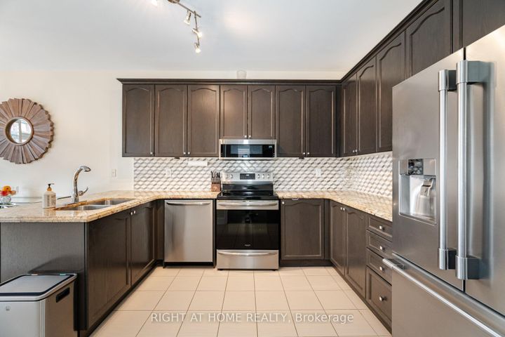 Photo 10 at 14 Duffel Crescent, Georgetown, Halton Hills