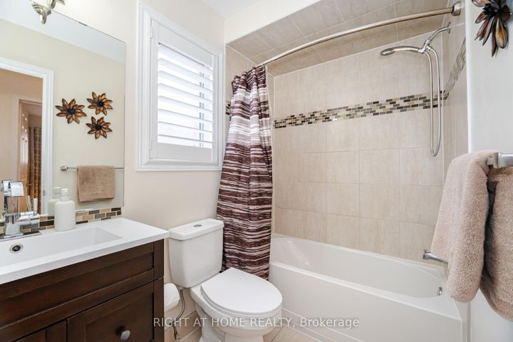 Photo 29 at 14 Duffel Crescent, Georgetown, Halton Hills