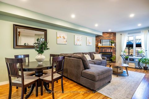 Photo 10 at 10 Oglevie Drive, Pringle Creek, Whitby