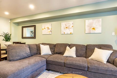 Photo 12 at 10 Oglevie Drive, Pringle Creek, Whitby