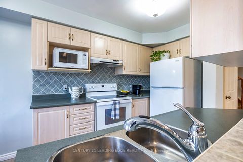 Photo 14 at 10 Oglevie Drive, Pringle Creek, Whitby