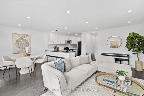 Photo 4 at 179 - 1055 Dundas Street E, Applewood, Mississauga